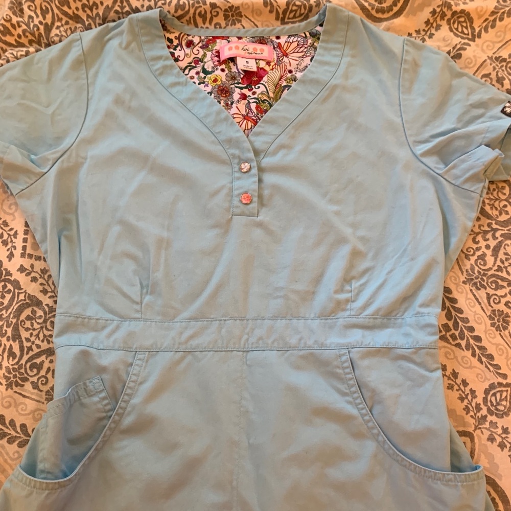 Koi scrub top